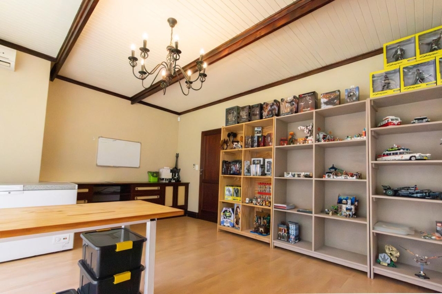 5 Bedroom Property for Sale in Protea Park North West